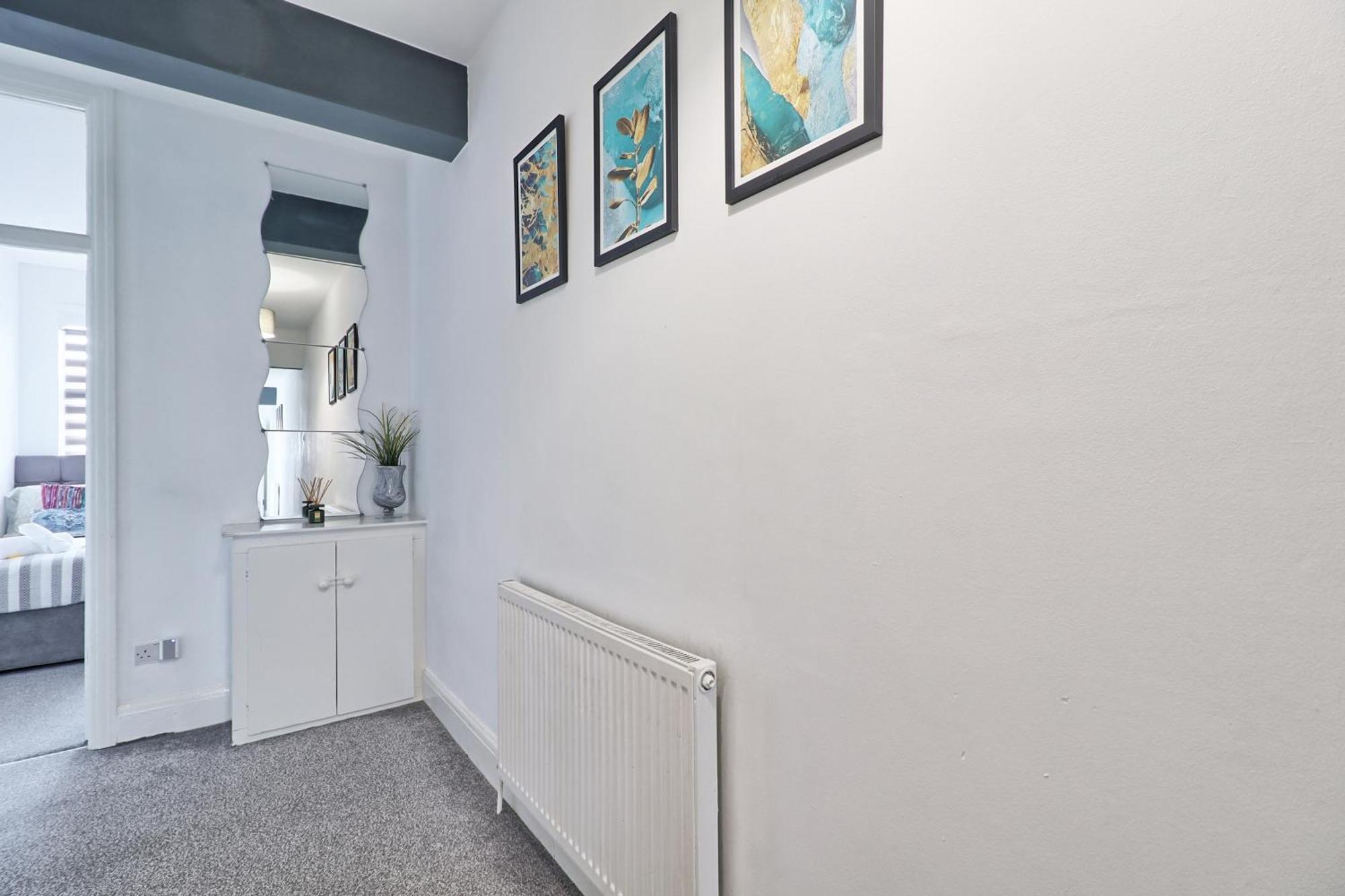 Luxury 3-Bed Apartment Near To London With Parking Hornchurch Екстериор снимка