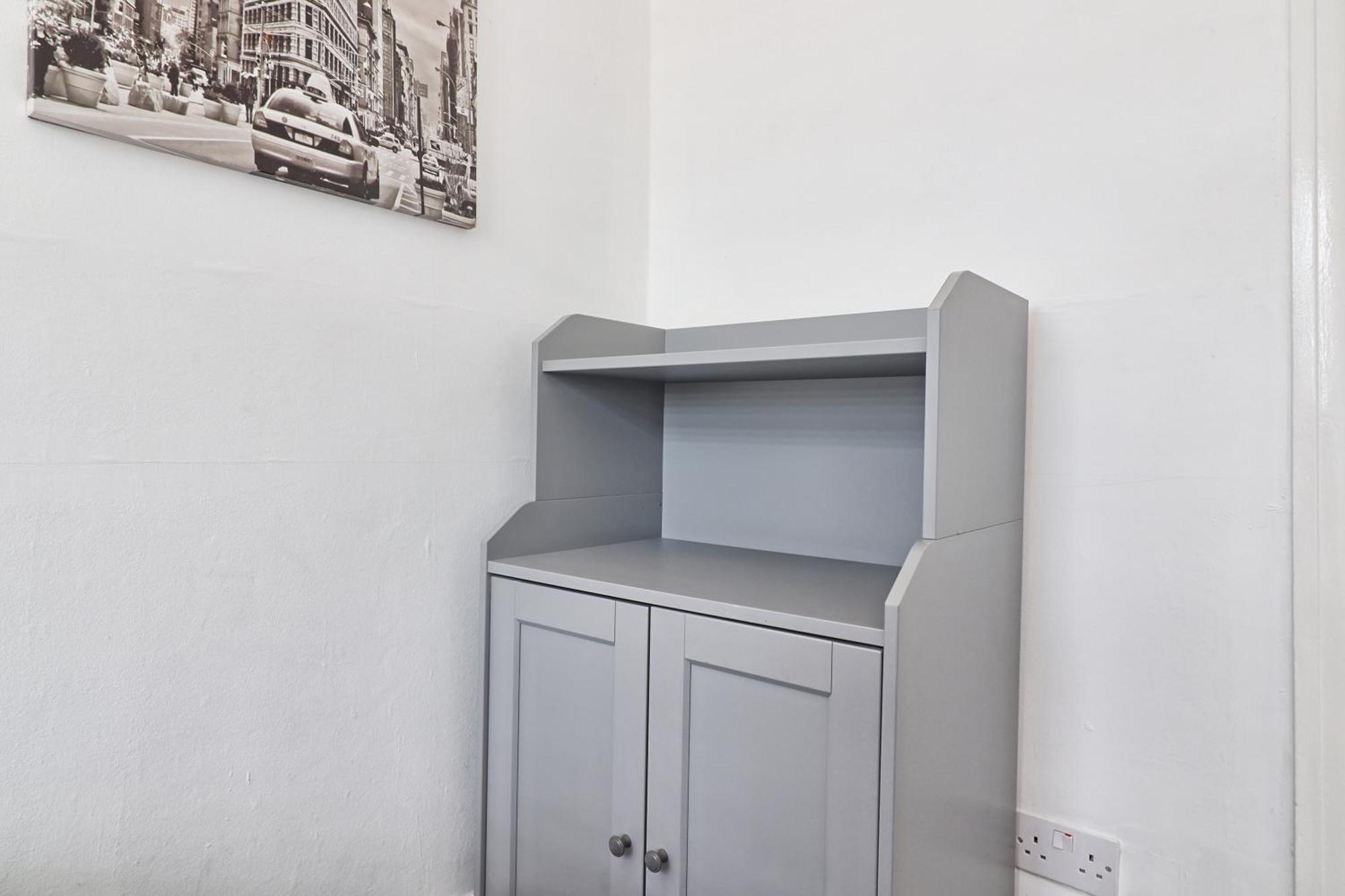 Luxury 3-Bed Apartment Near To London With Parking Hornchurch Екстериор снимка
