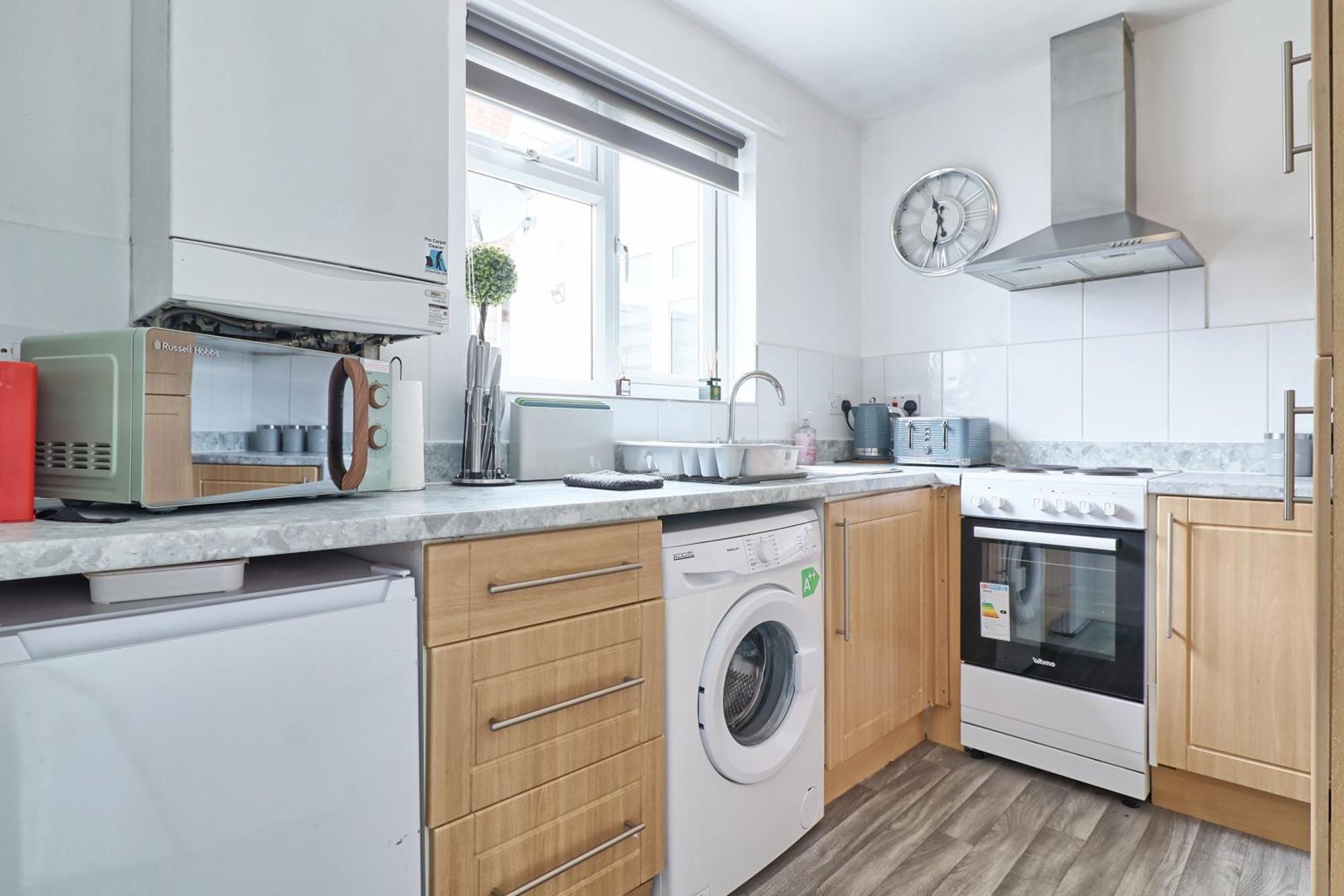 Luxury 3-Bed Apartment Near To London With Parking Hornchurch Екстериор снимка