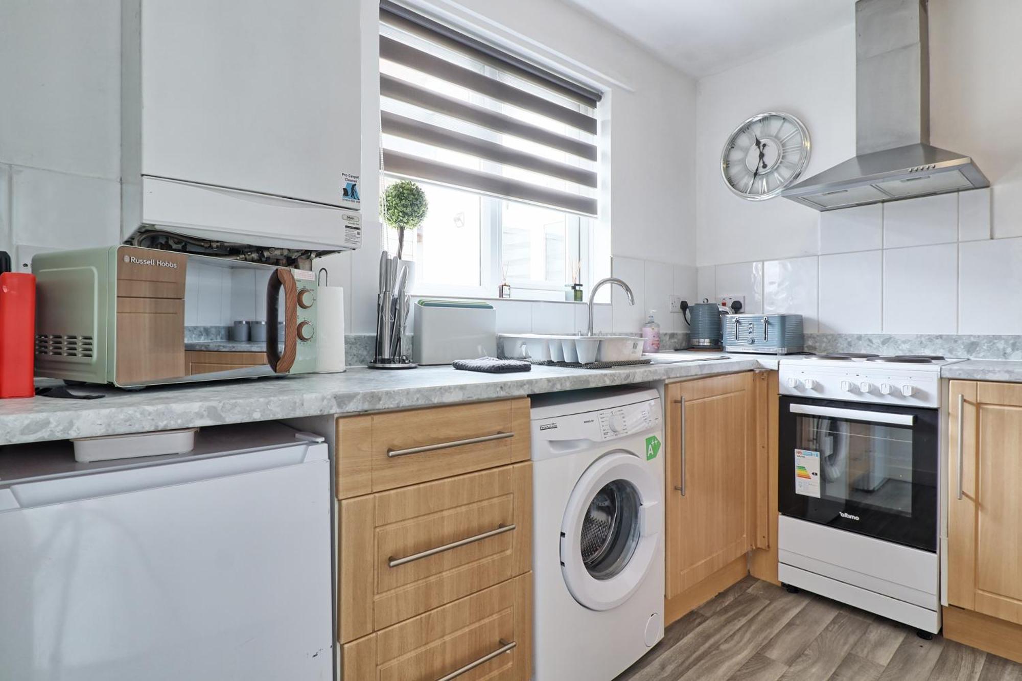Luxury 3-Bed Apartment Near To London With Parking Hornchurch Екстериор снимка